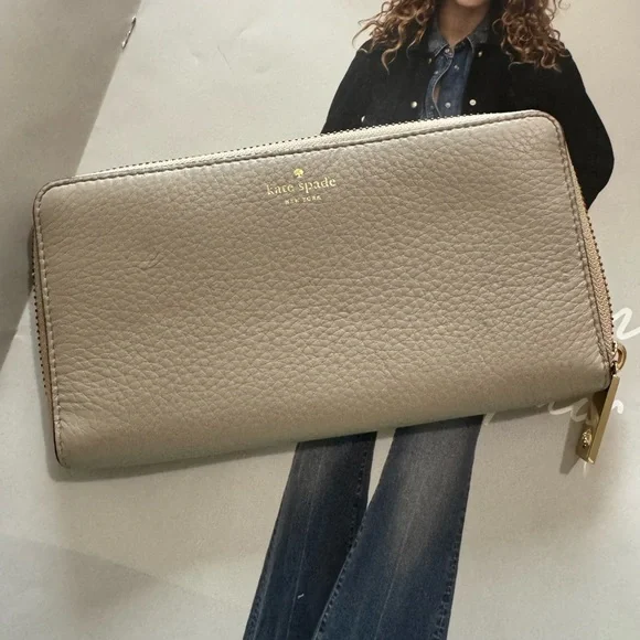 New - Kate Spade zip around wallet in taupe gray - Picture 4 of 9